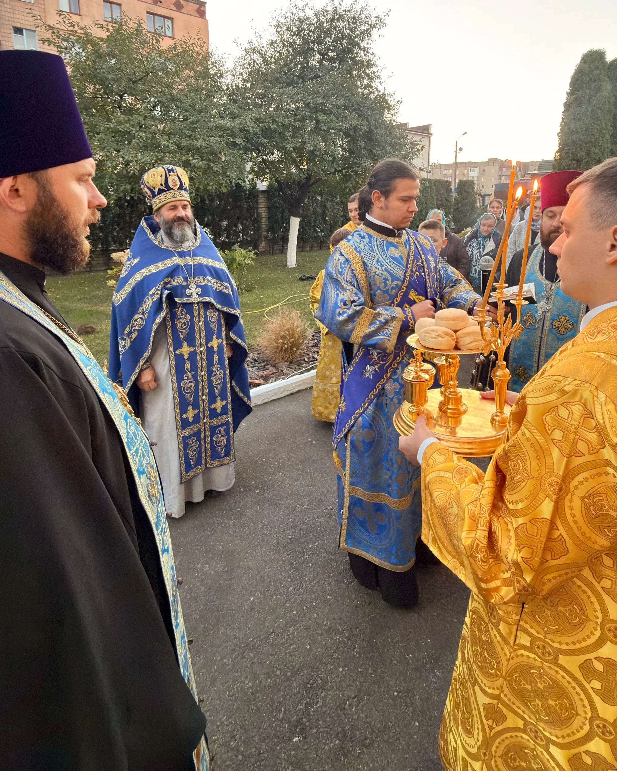 Всенічне бдіння напередодні свята Покрови Пресвятої Богородиці у храмі преподобного Сергія — фото 4